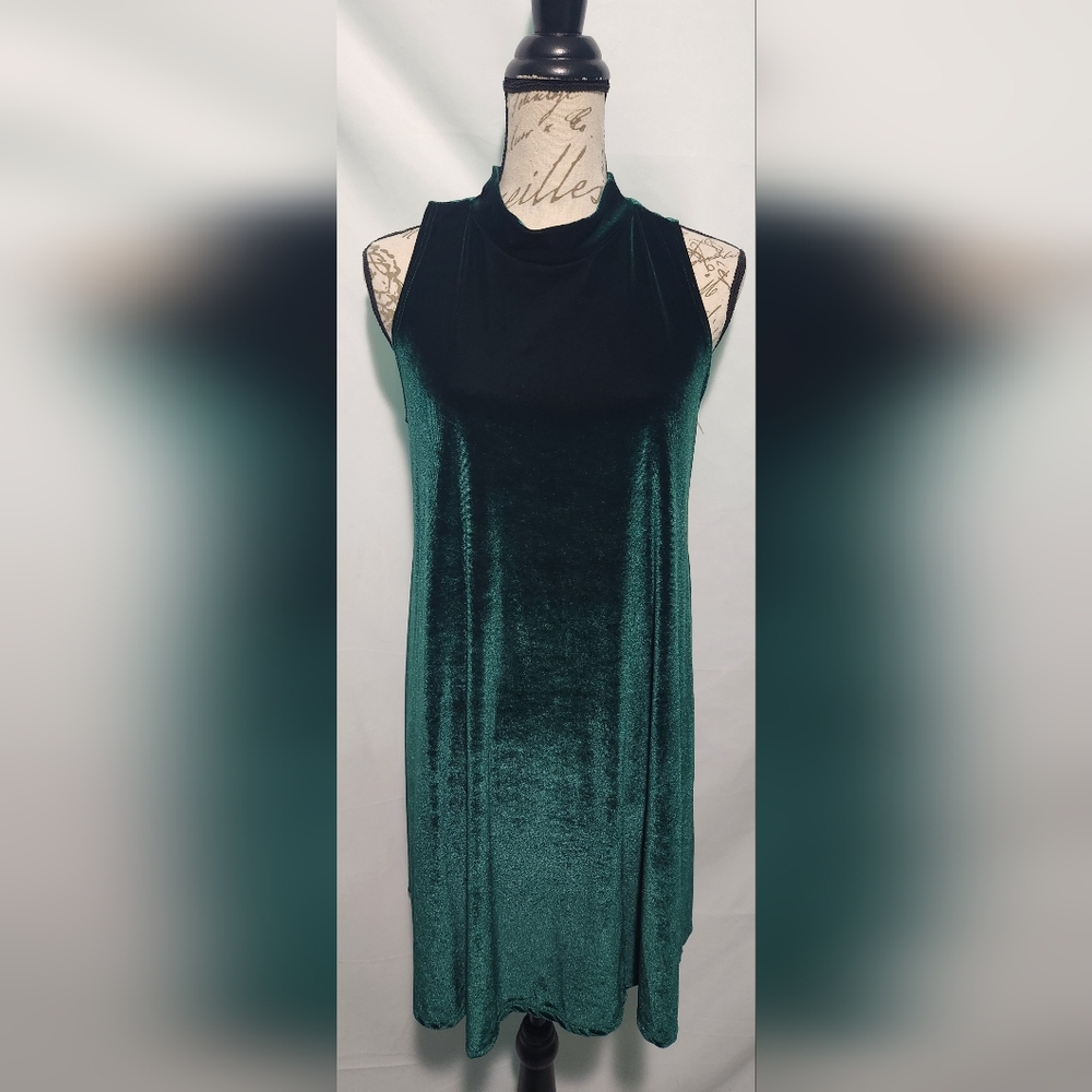 Love Kuza Green Shiny Velvet Mock Neck Dress. Sleeveless Size Medium Made in USA